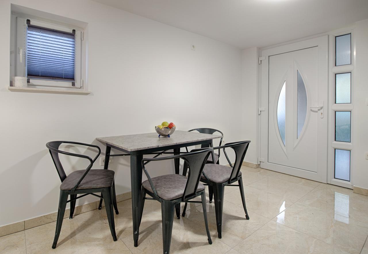 Cezar Luxury Apartment Omiš Dış mekan fotoğraf