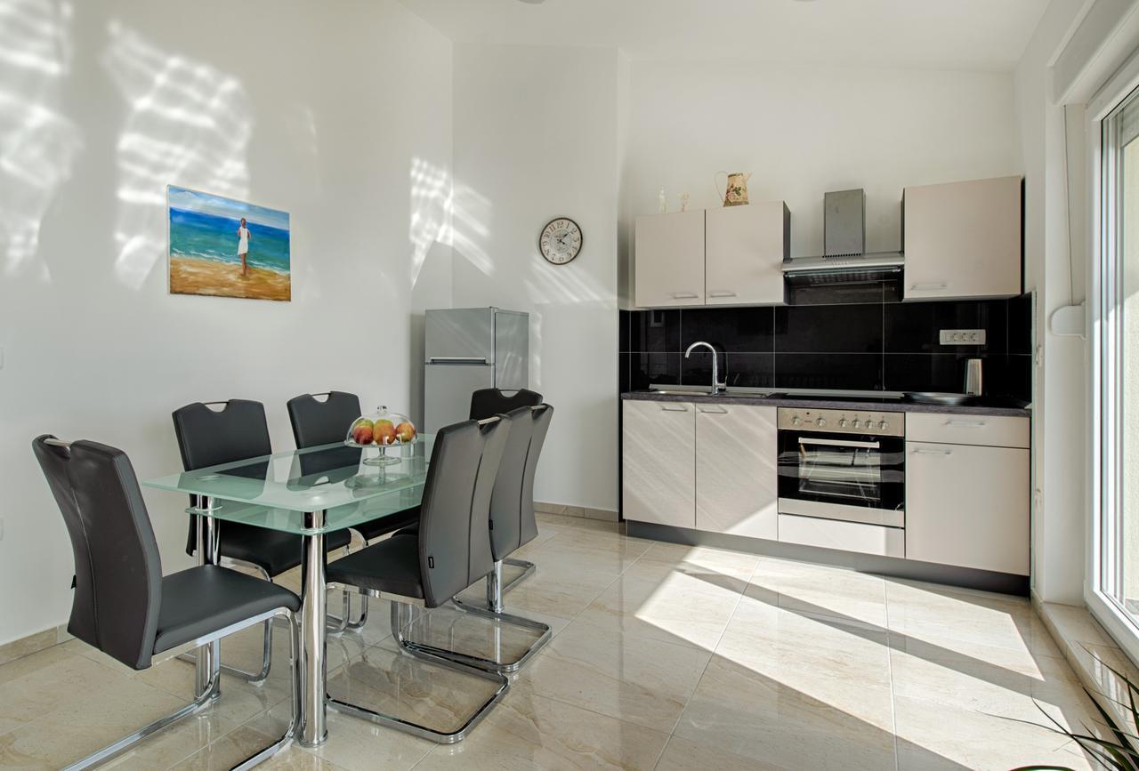 Cezar Luxury Apartment Omiš Dış mekan fotoğraf